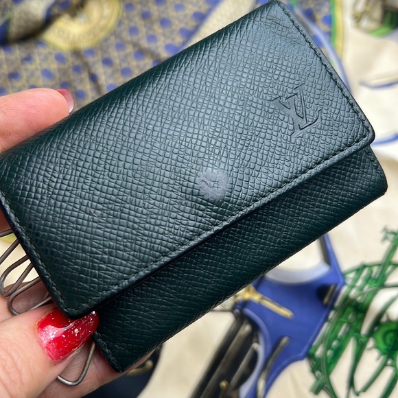 Auth. Louis Vuitton LV Taiga 6 Hook Ring Key Holder Case Wallet Multicles - Picture 3 of 17